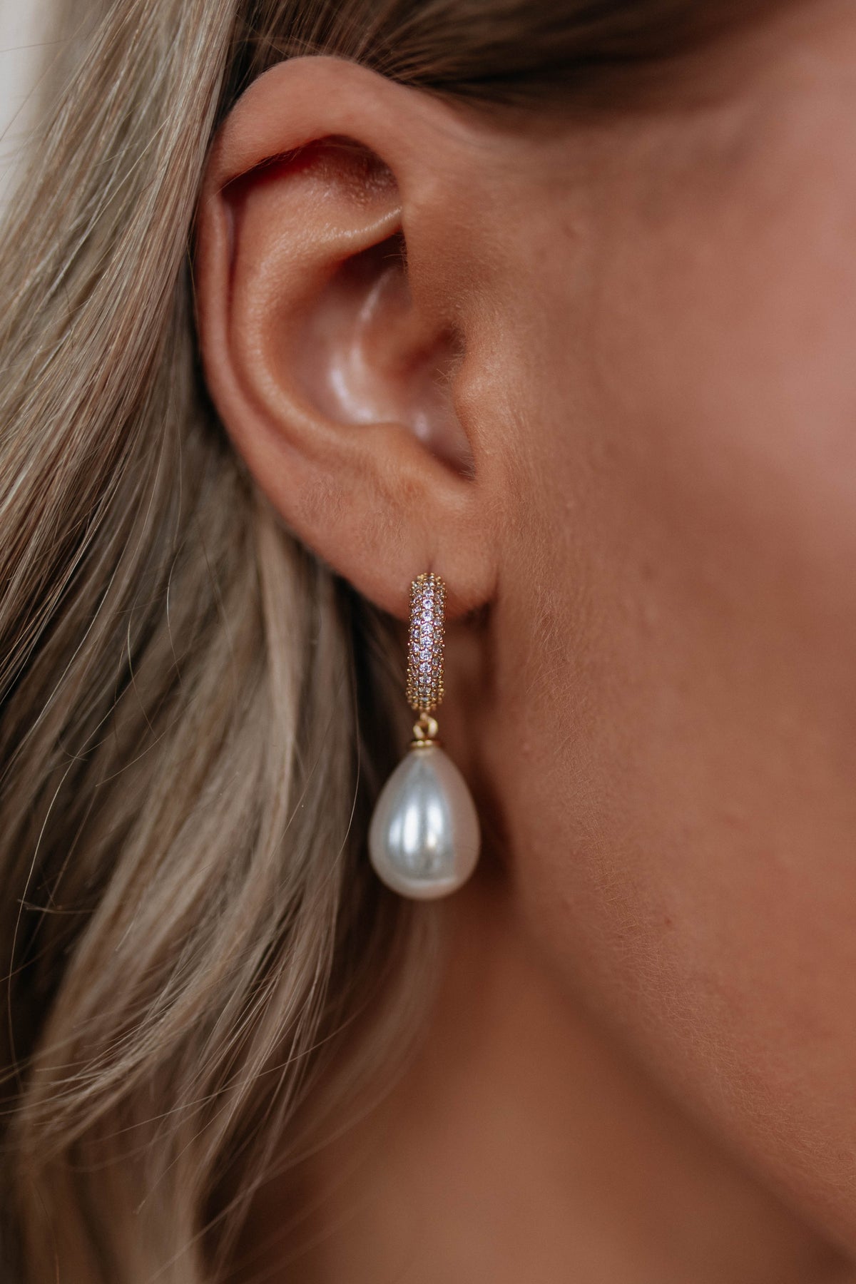 Lora Pearl Earrings